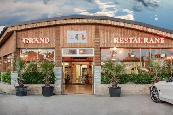 Fațada Grand Restaurant